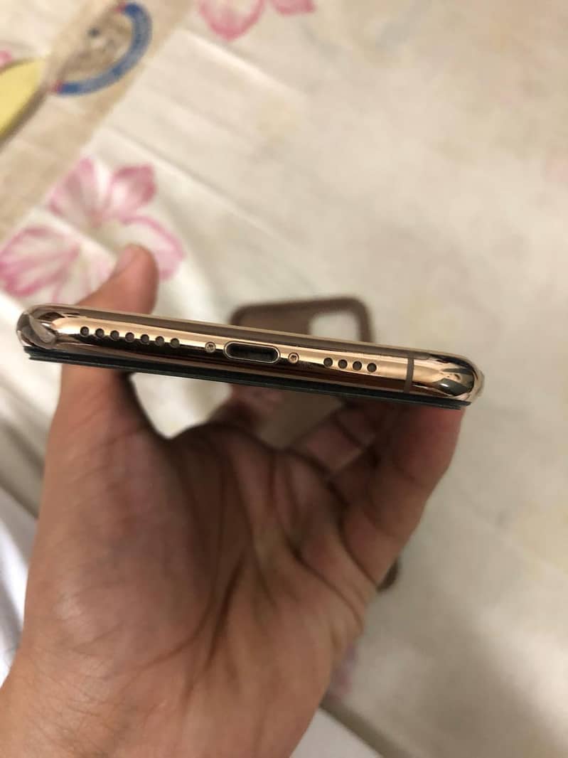 Apple iPhone 11 Pro 4