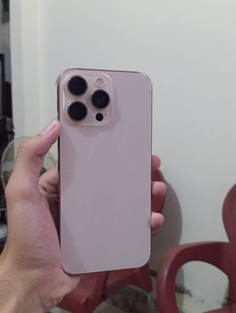 Apple iPhone 16 Pro Max 3