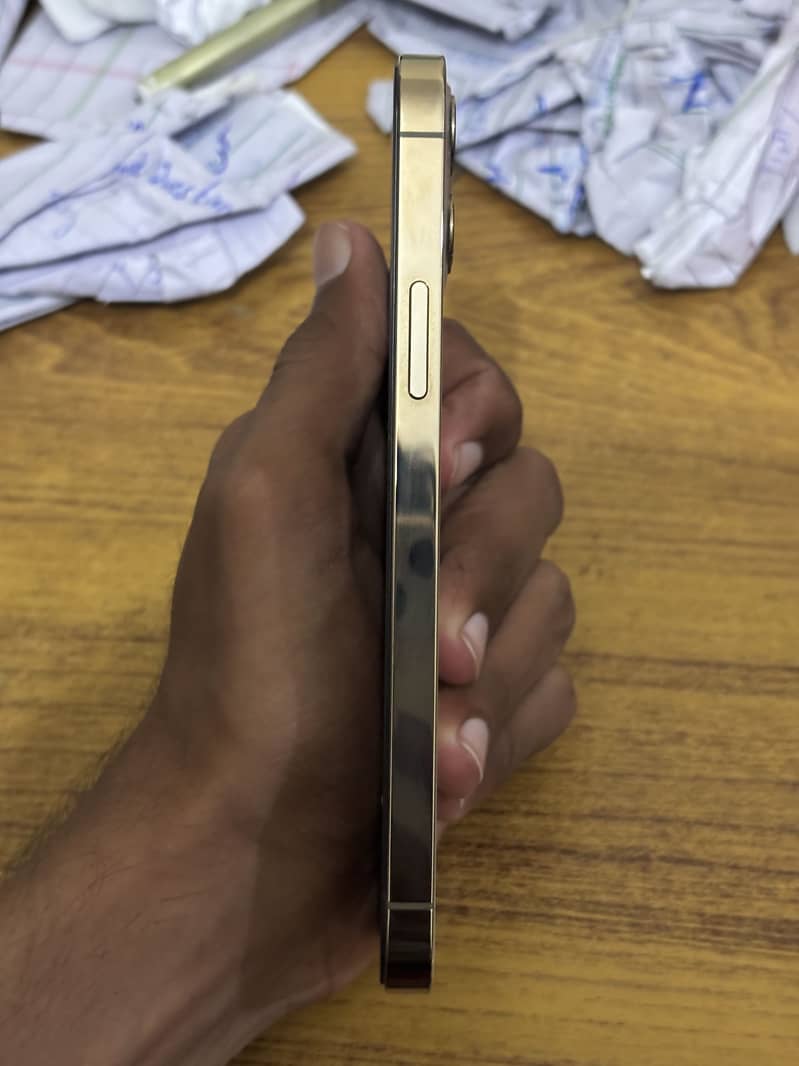 Apple iPhone 12 Pro 4