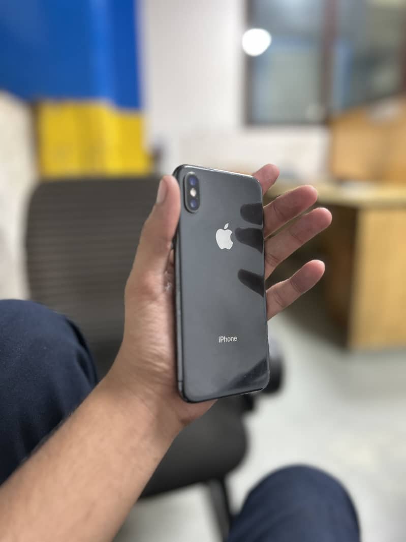 Apple iPhone X 4