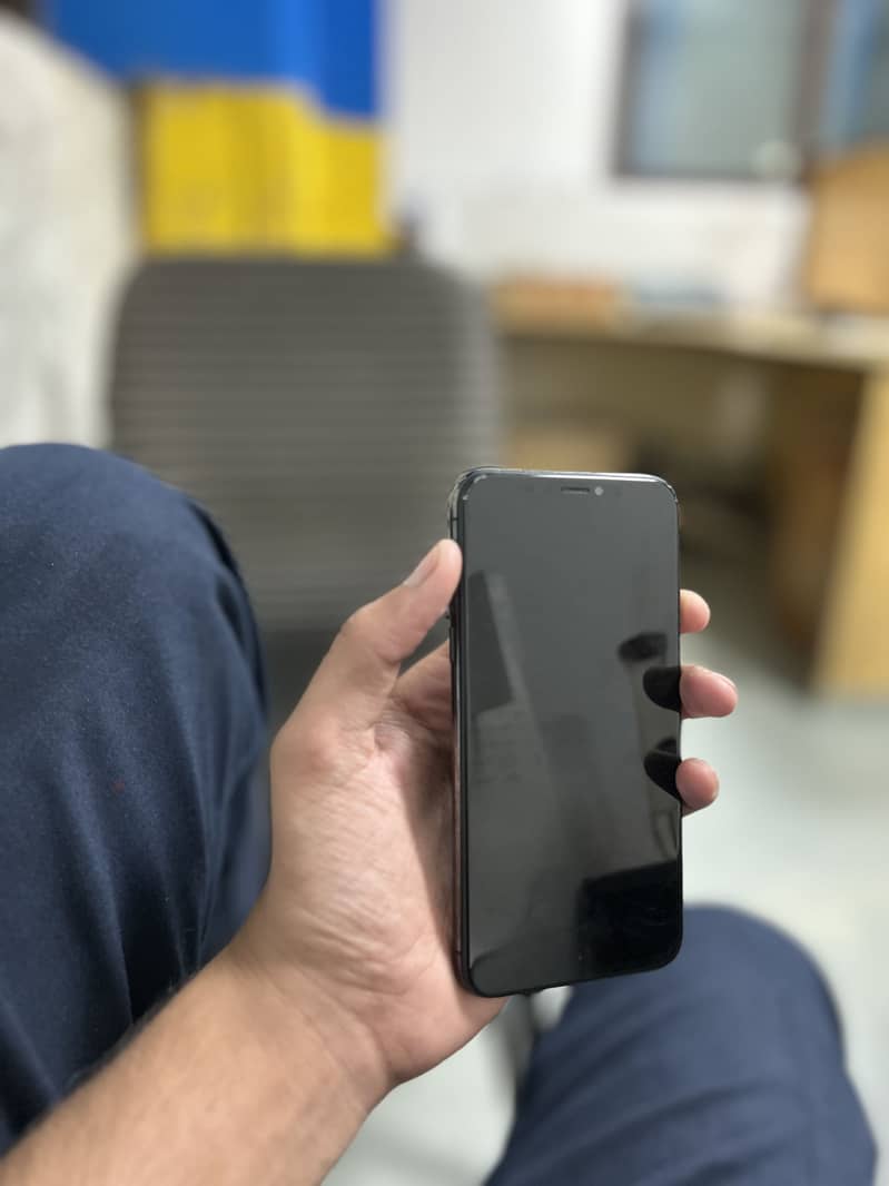Apple iPhone X 5