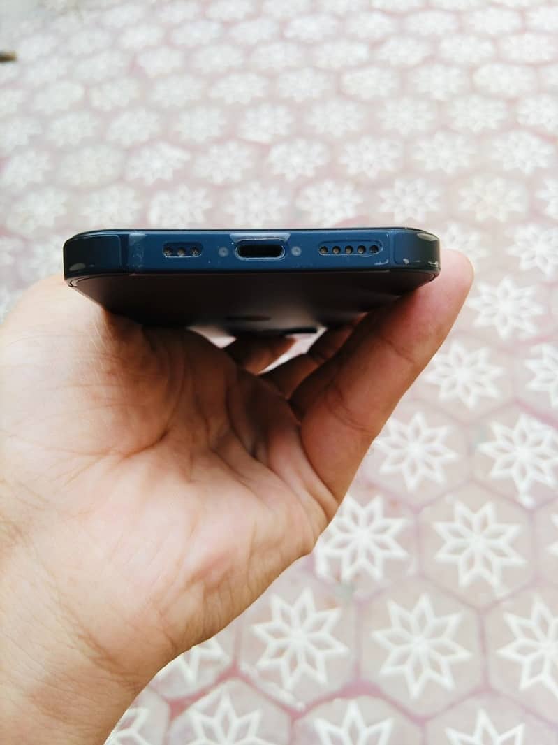 Apple iPhone 12 2