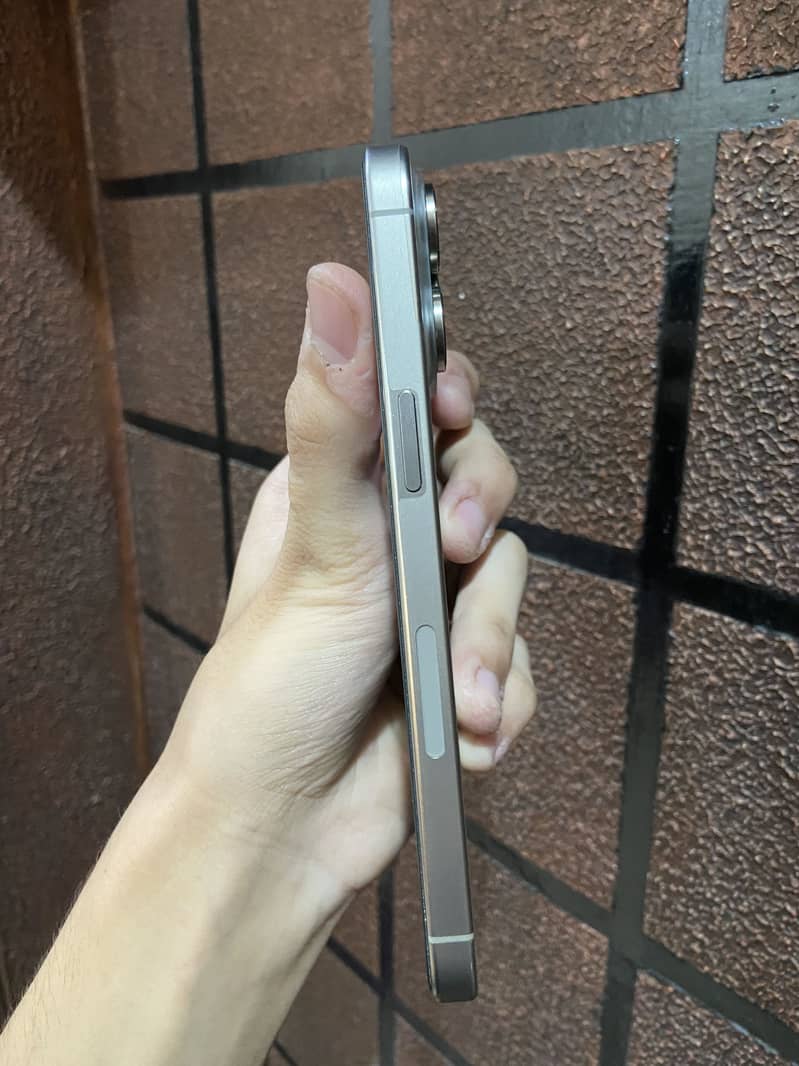 Apple iPhone 15 Pro Max 1