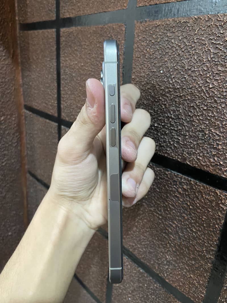 Apple iPhone 15 Pro Max 2