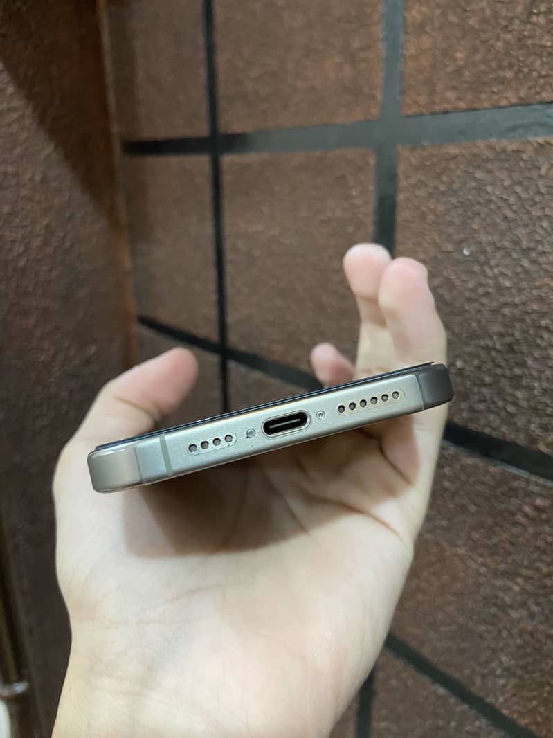 Apple iPhone 15 Pro Max 3