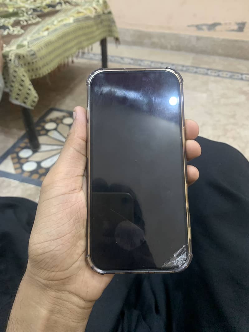 Apple iPhone 16 Pro 2
