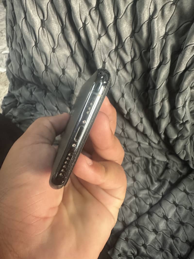 Apple iPhone 11 Pro 1