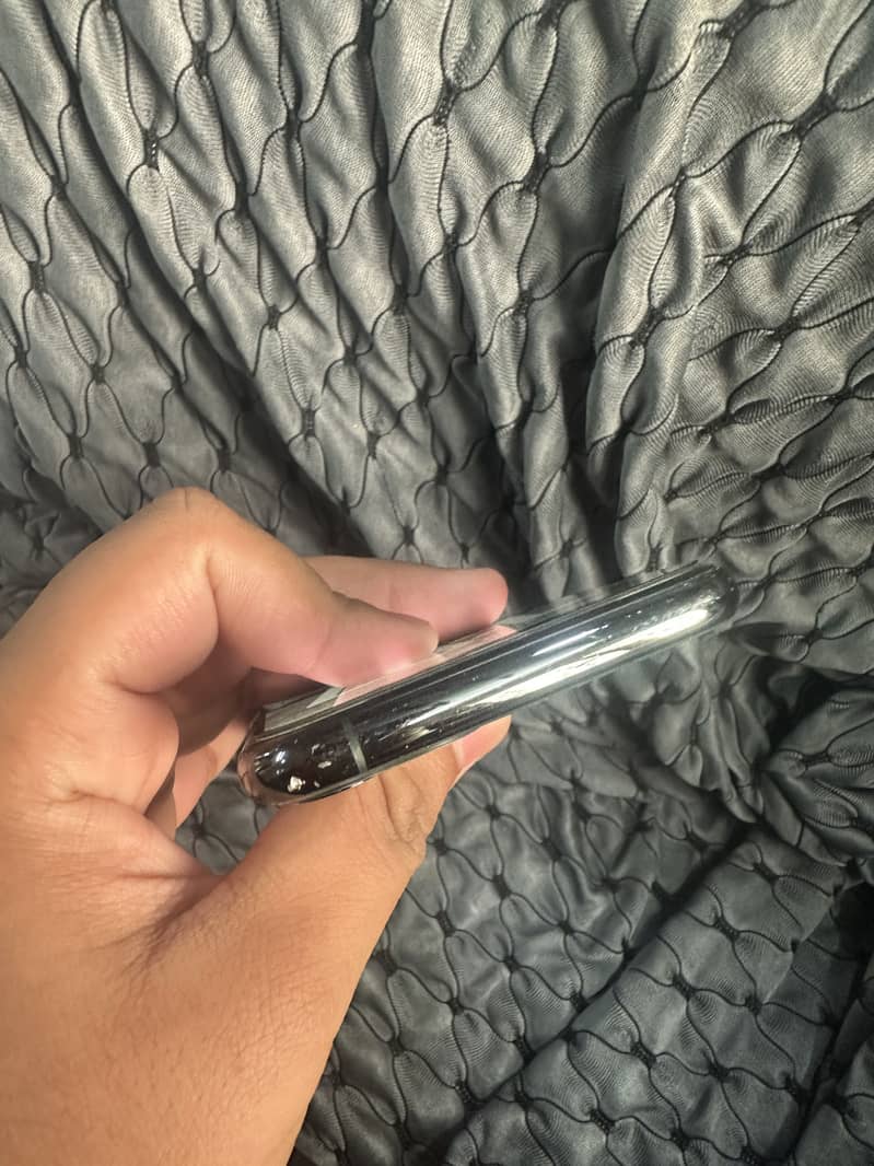 Apple iPhone 11 Pro 6