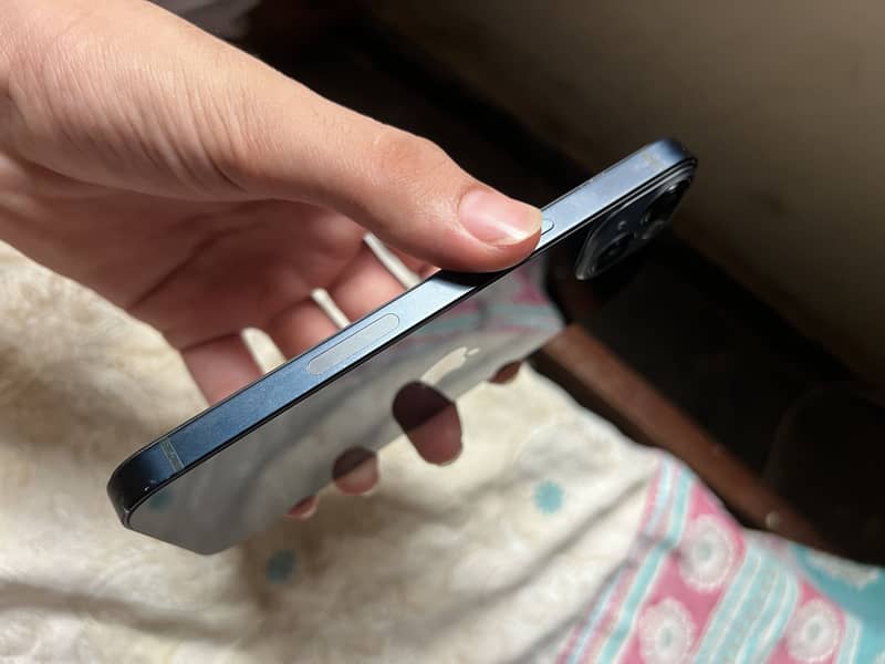 Apple iPhone 13 5
