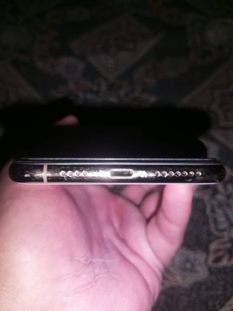 Apple iPhone XS Max 5