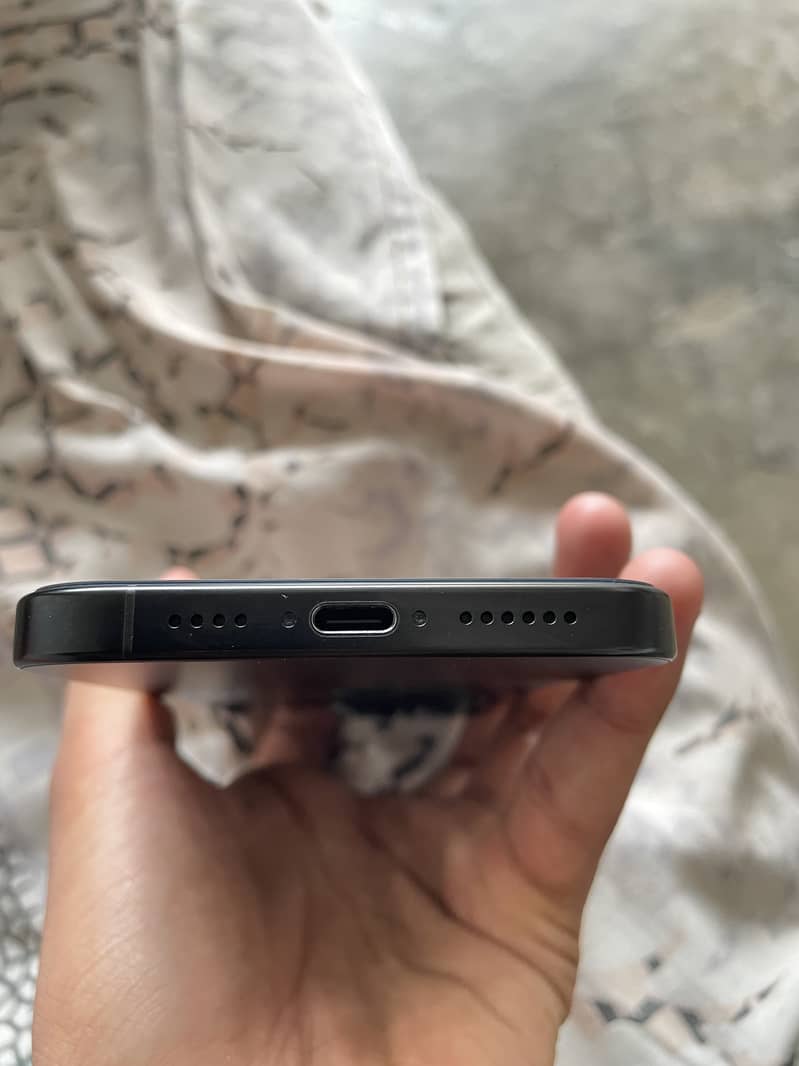 Apple iPhone 16 Pro Max 3