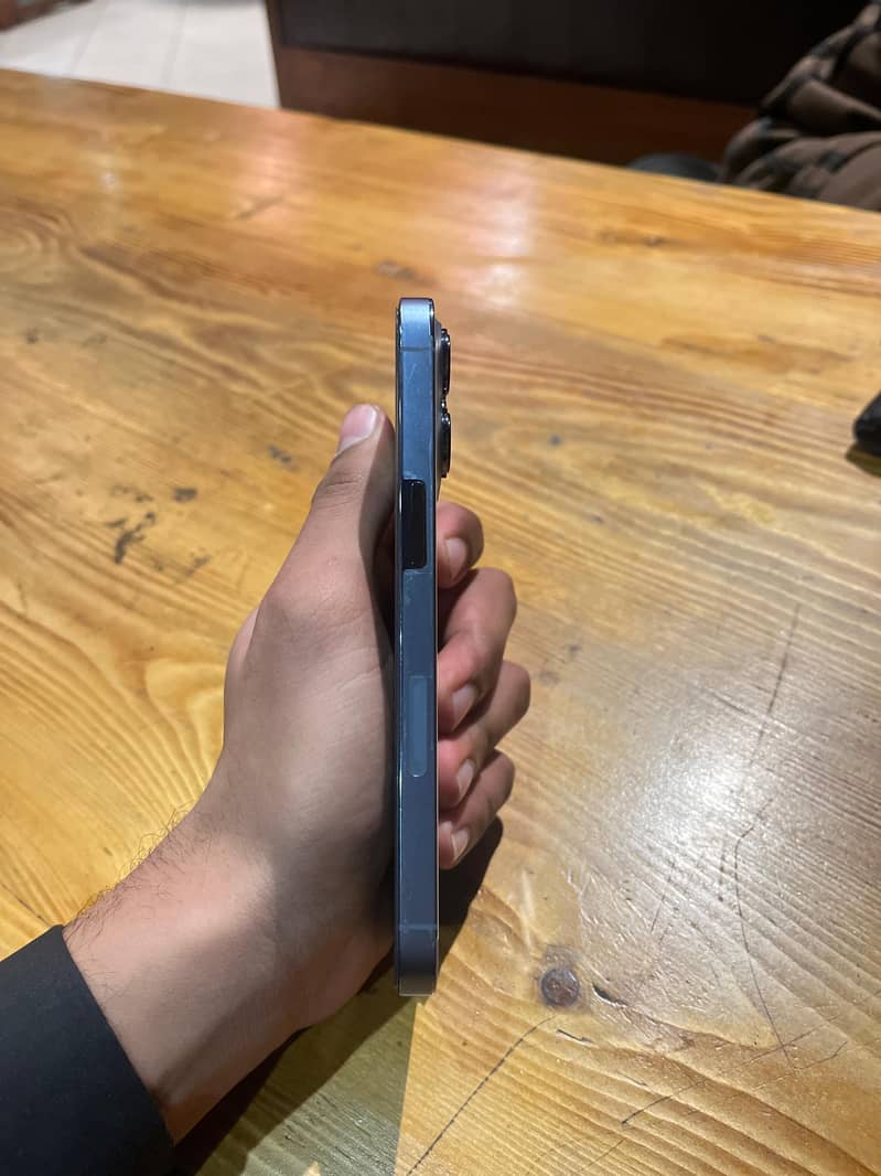 Apple iPhone 13 Pro 2