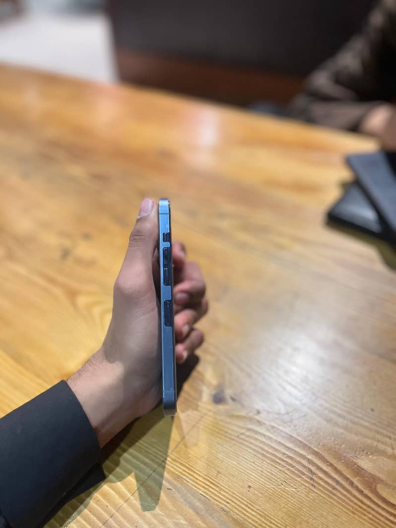 Apple iPhone 13 Pro 4