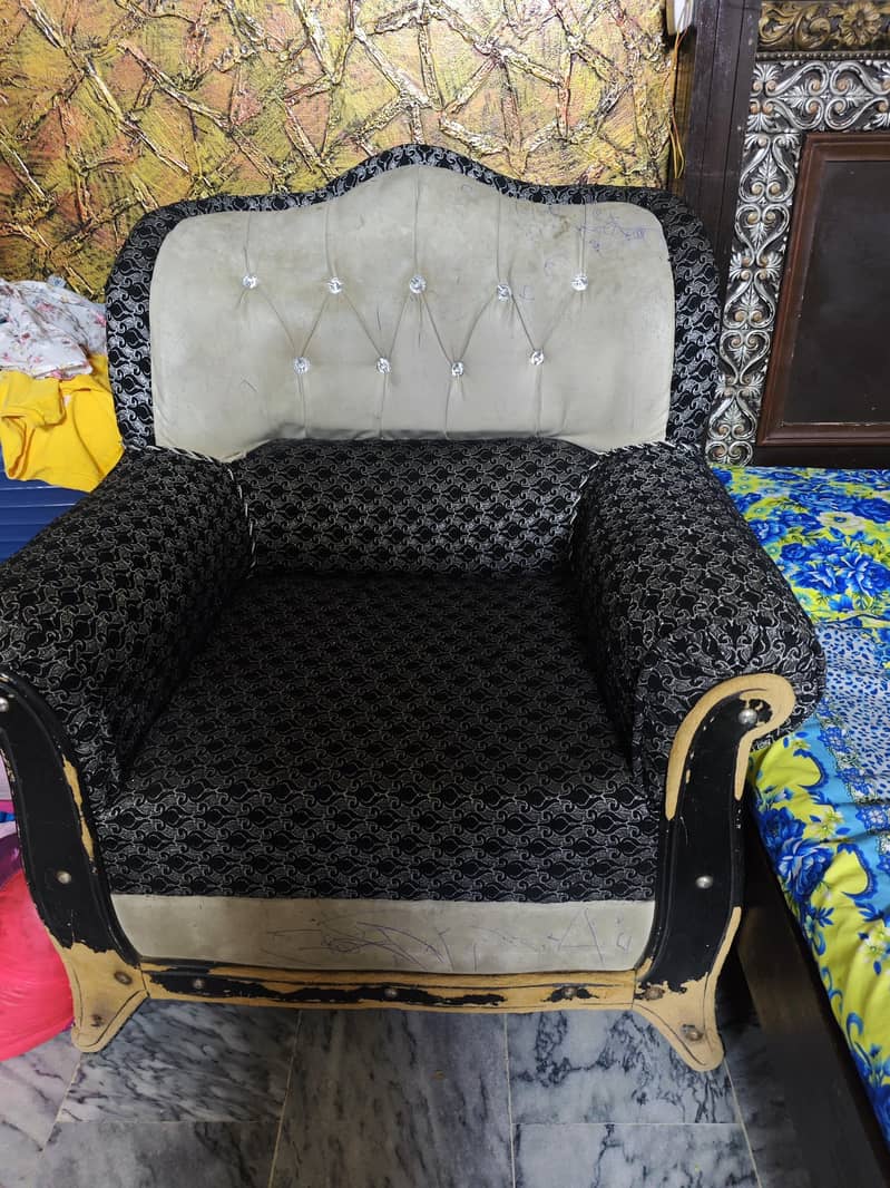 Sofa set in normal condition 2