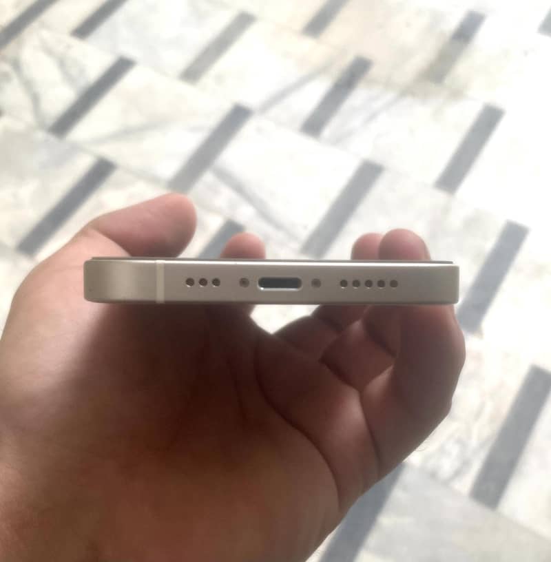 Apple iPhone 13 2