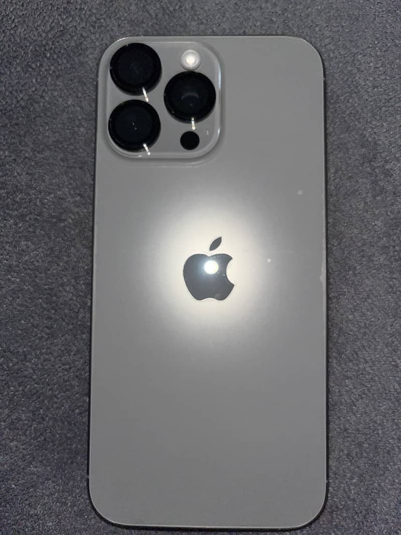 Apple iPhone 16 Pro Max 1