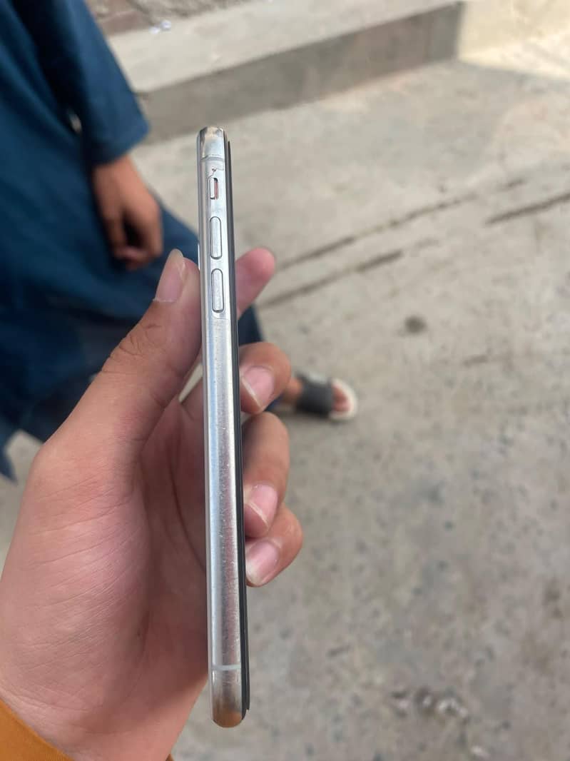 Apple iPhone X 3