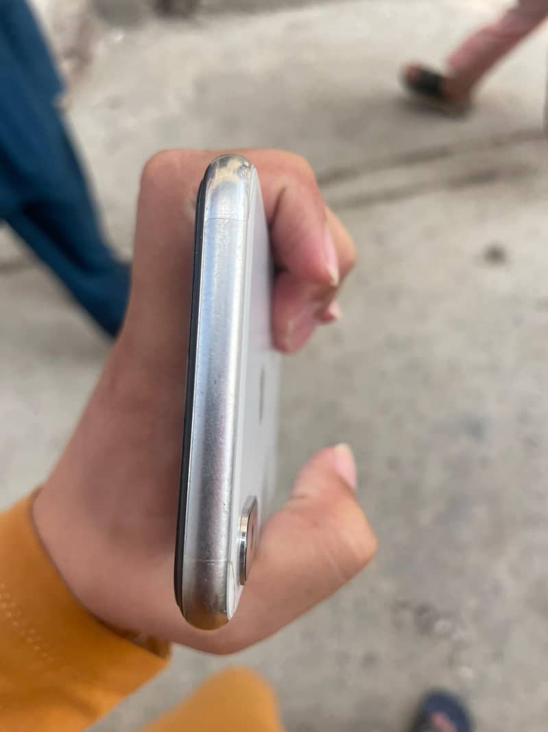 Apple iPhone X 5
