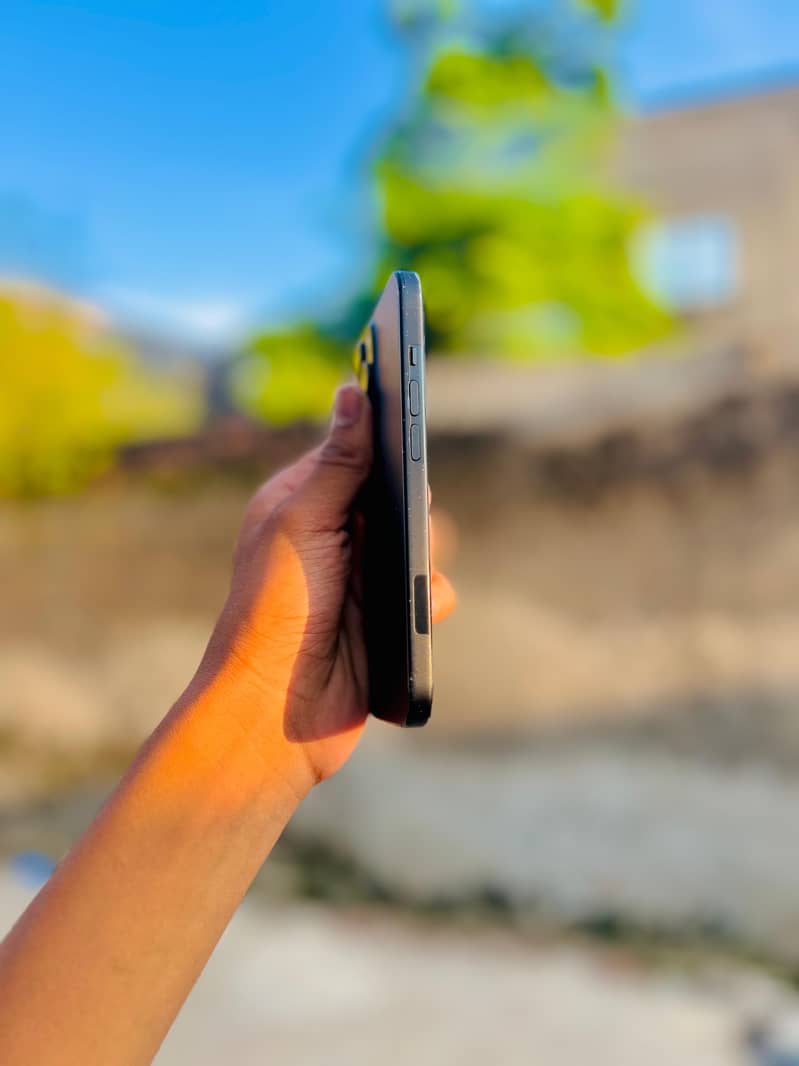 Apple iPhone 15 4