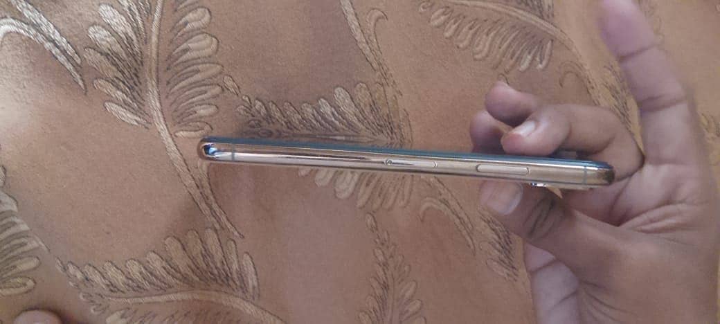 Apple iPhone XS 0