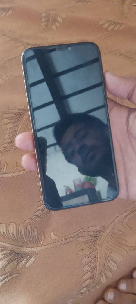 Apple iPhone XS 3