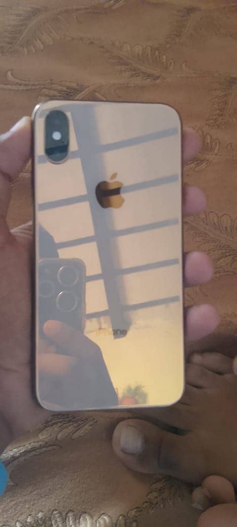 Apple iPhone XS 4