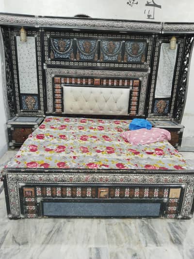 bed darasing bartan wali Almari