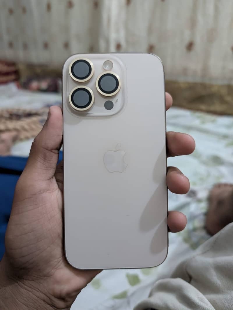 Apple iPhone 16 Pro 0