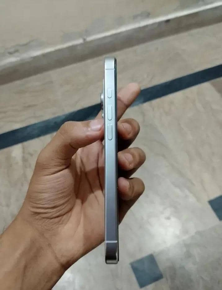 Apple iPhone 16 Pro 3
