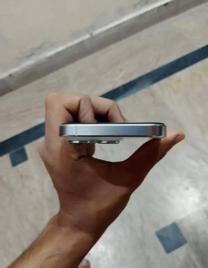 Apple iPhone 16 Pro 5