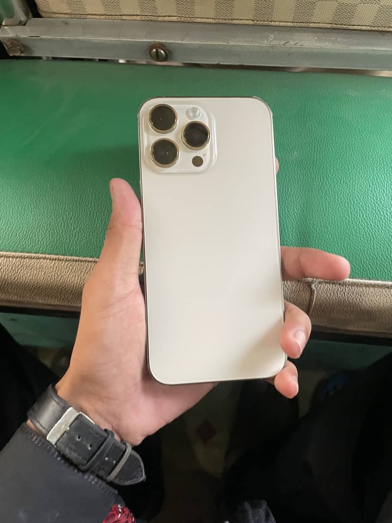 Apple iPhone 14 Pro Max 0