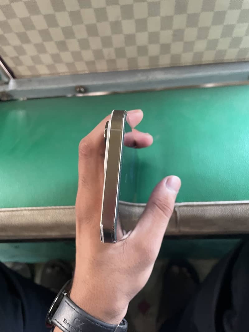 Apple iPhone 14 Pro Max 2