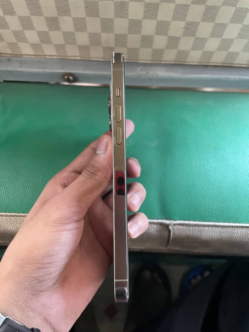 Apple iPhone 14 Pro Max 4