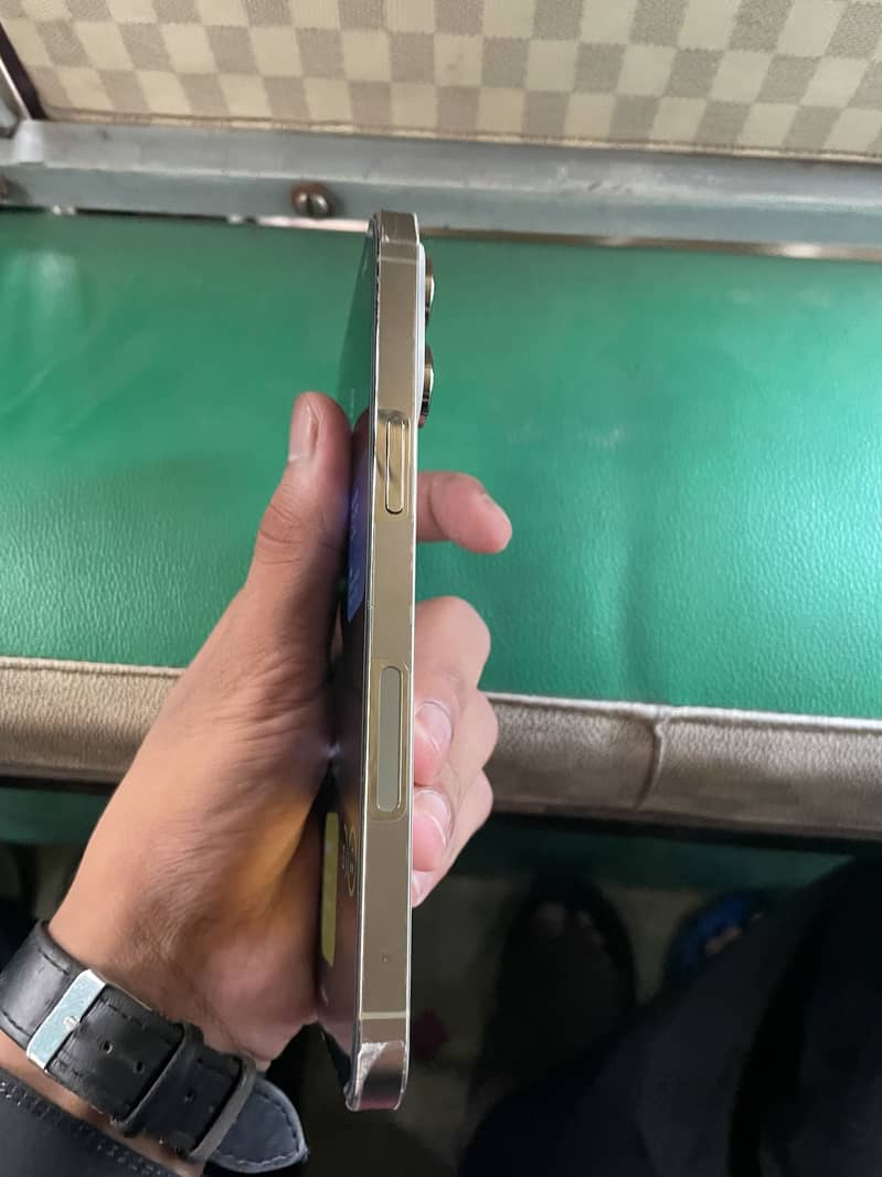 Apple iPhone 14 Pro Max 5
