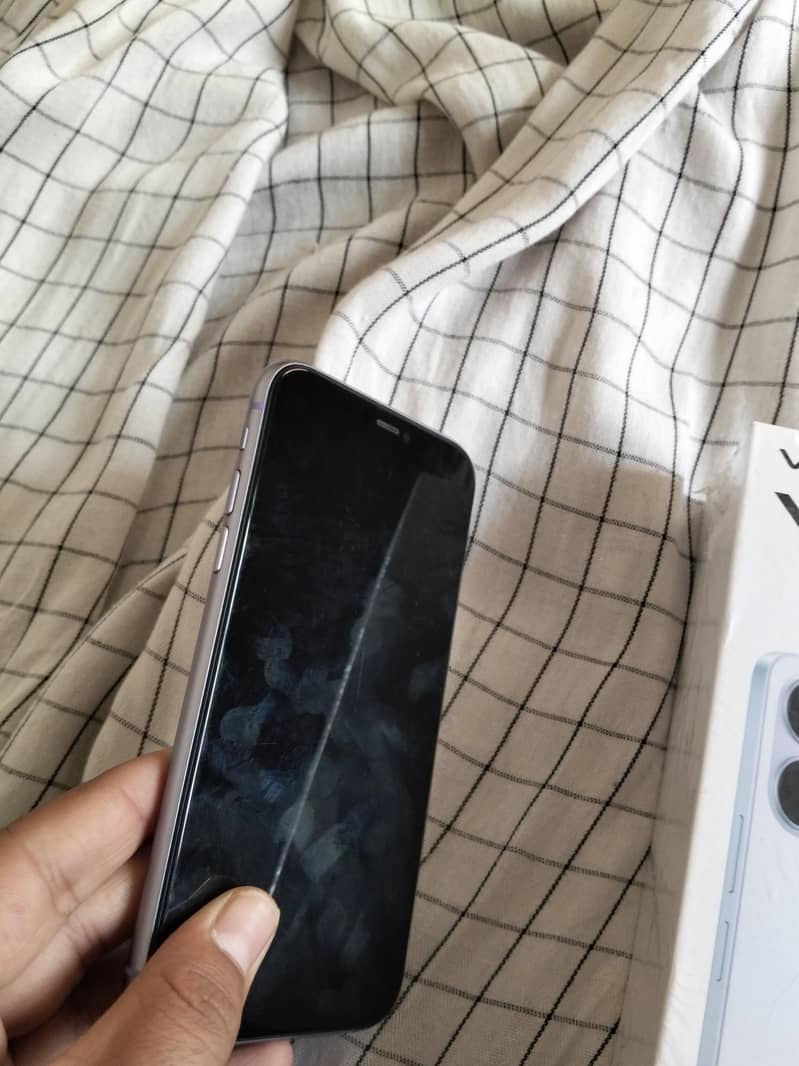 Apple iPhone 11 3