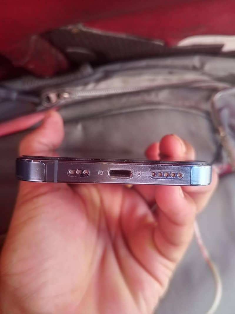 Apple iPhone 13 Pro 4