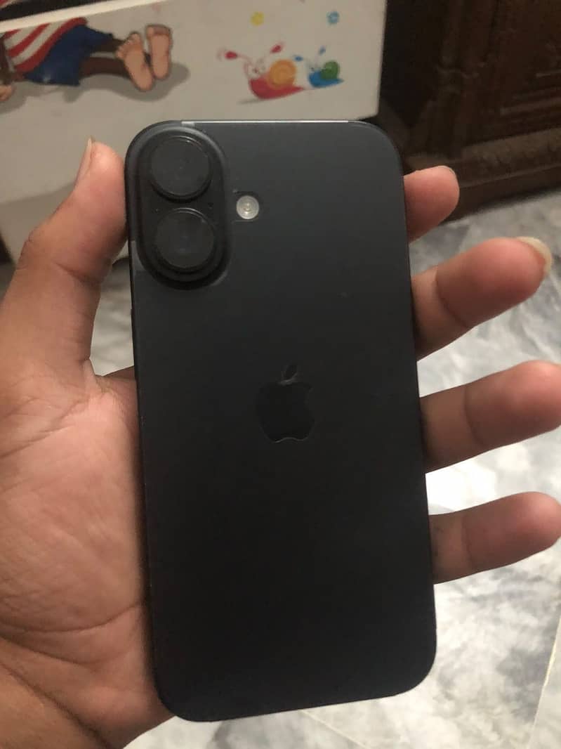 Apple iPhone 16 1