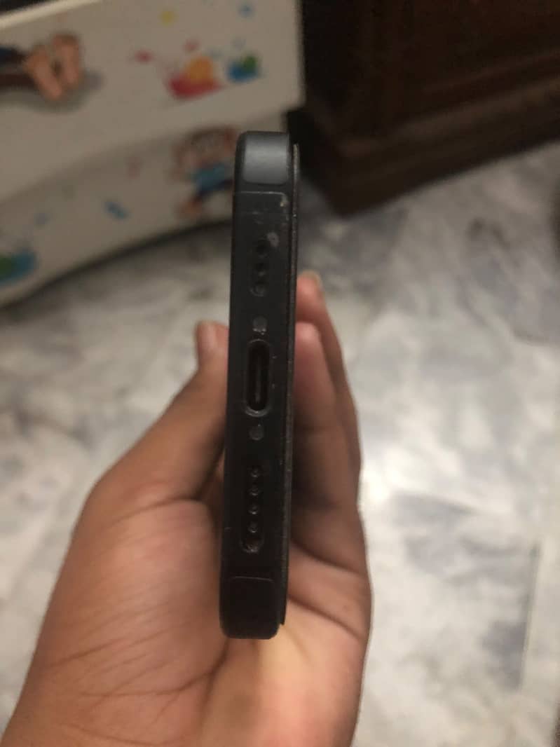 Apple iPhone 16 2