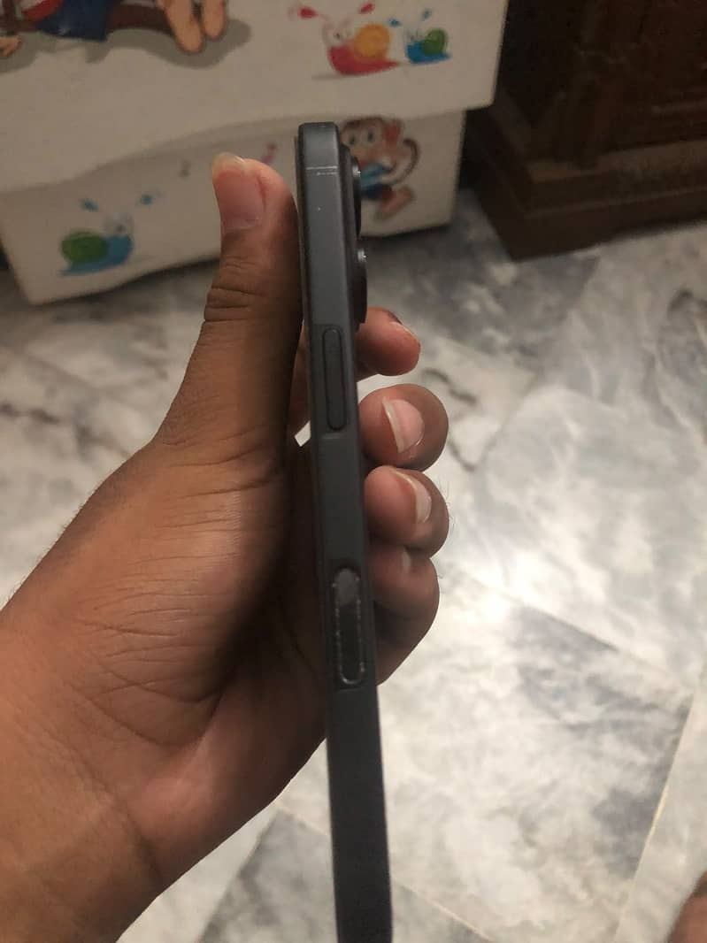 Apple iPhone 16 8