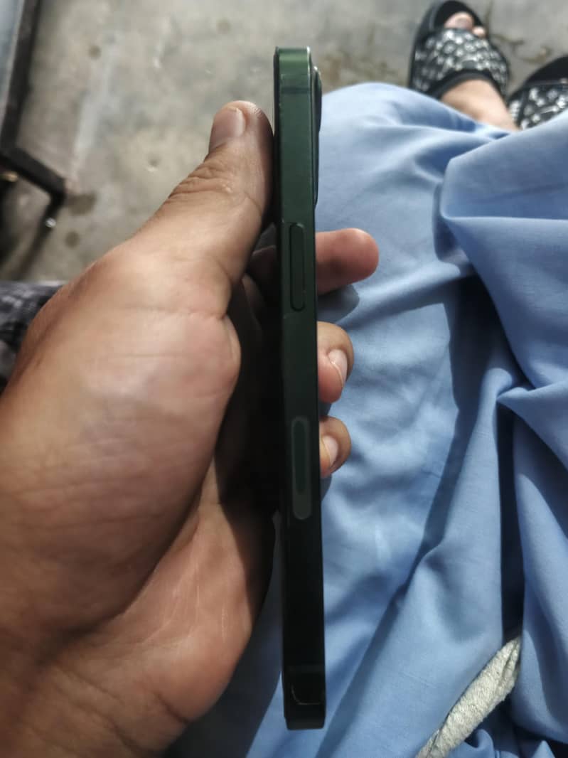 Apple iPhone 13 1