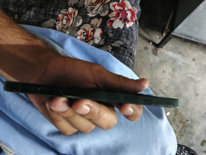 Apple iPhone 13 2