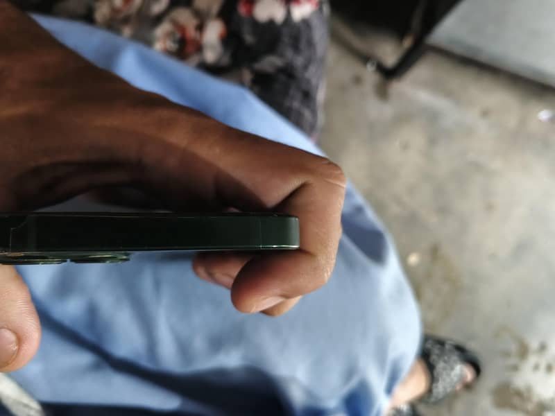 Apple iPhone 13 4