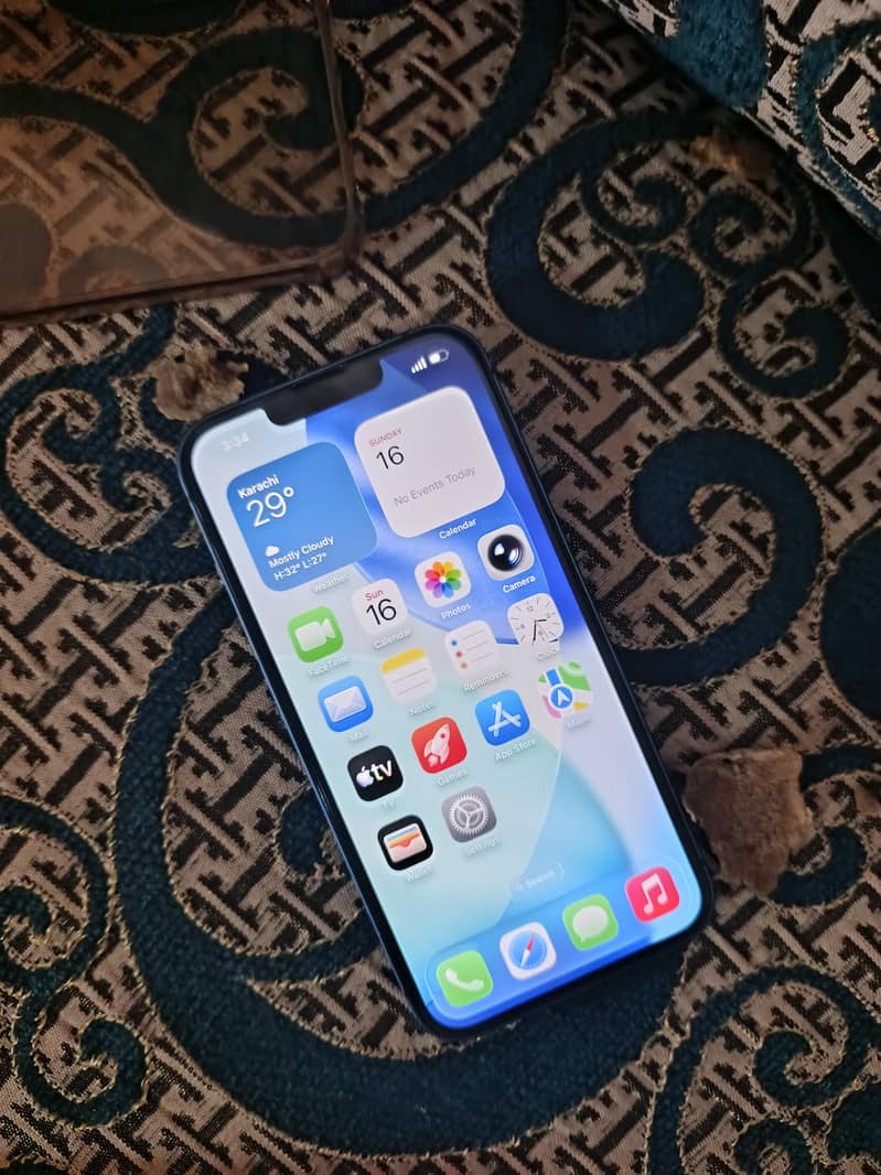 Apple iPhone 13 2
