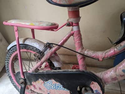 kids bicycle new li 6 month pehle tab SE ayse hi rkhe ha