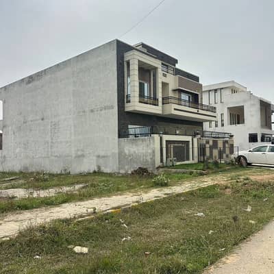 G-13/4 st 118 plot 25x40 for sale