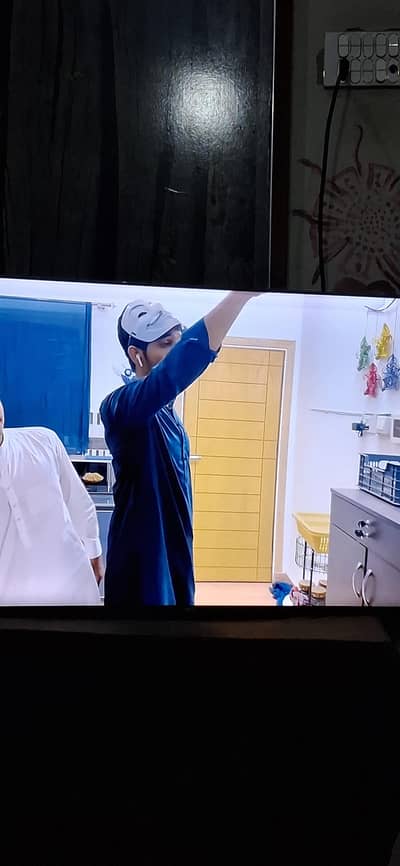 TCL ALMOST NEW LCD