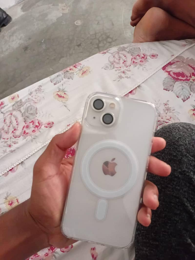 Apple iPhone 13 0