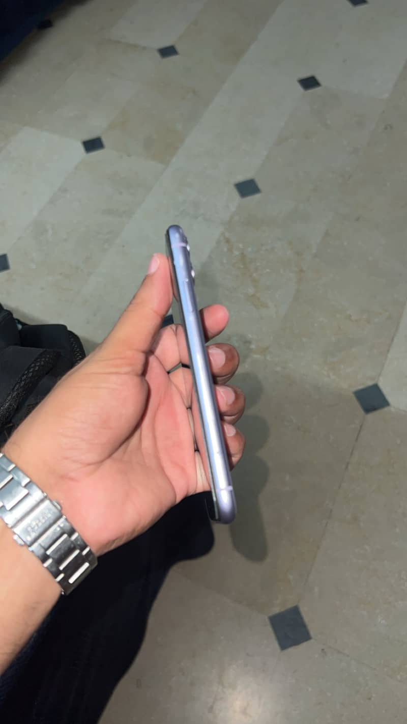 Apple iPhone 11 3