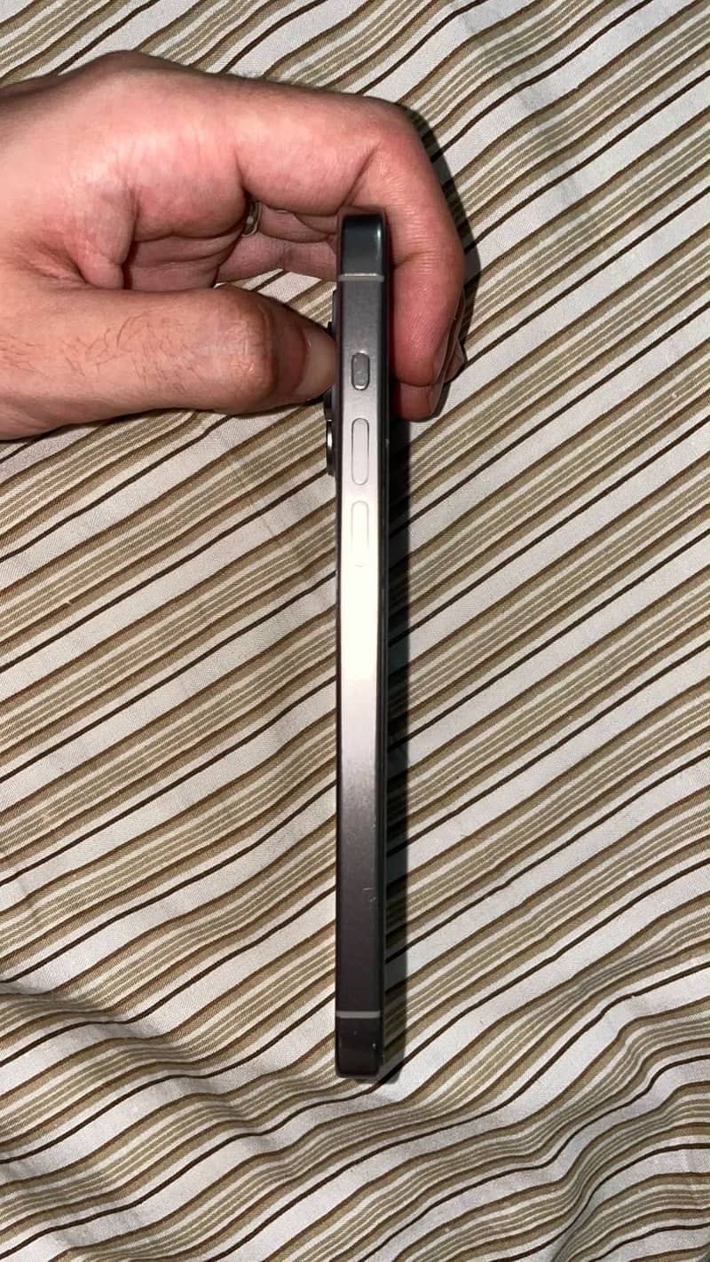 Apple iPhone 15 Pro Max 2