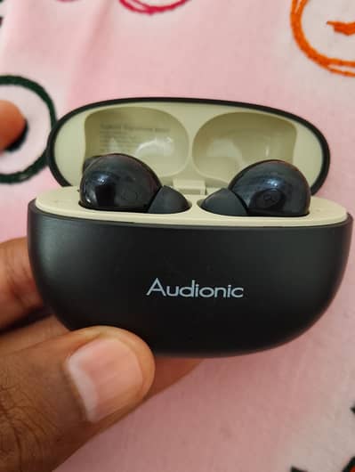 condition 10/10 audionic wireless airbuds S680 new brand